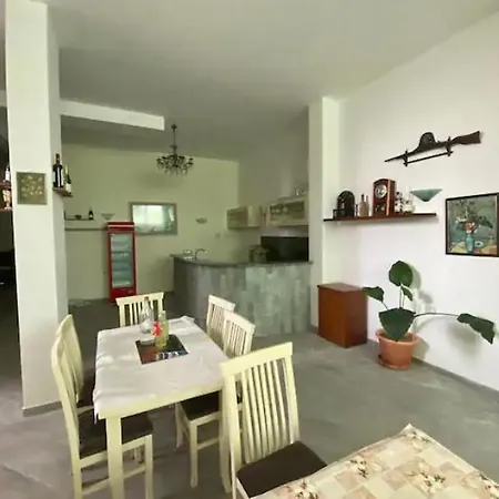 Qerana's Rooms: Corner Of Nature فندق