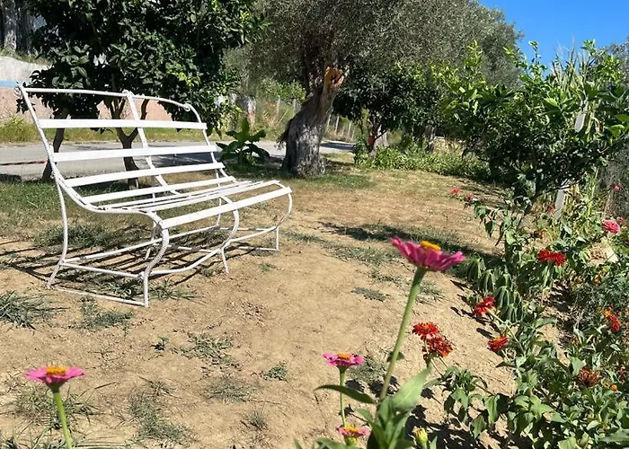 Qerana's Rooms: Corner Of Nature ホテル